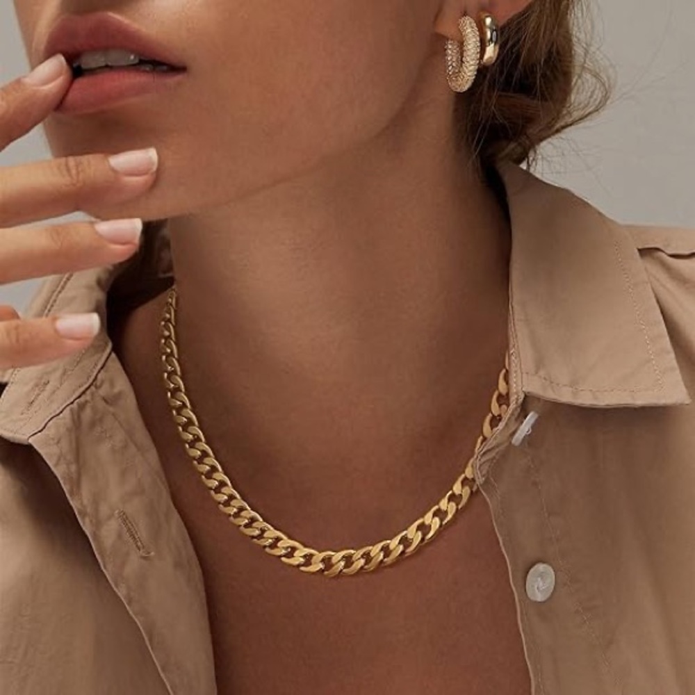 Elegant Gold Chain Necklace